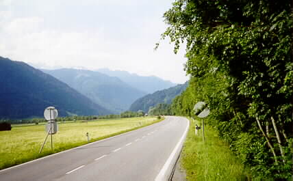 Narrowing valley