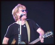 Daryl singin'