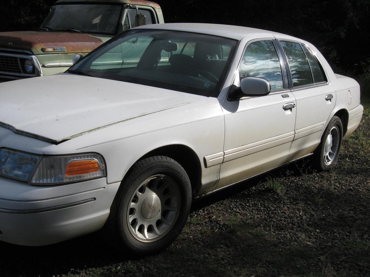 Ford-Crown-Victoria-1999
