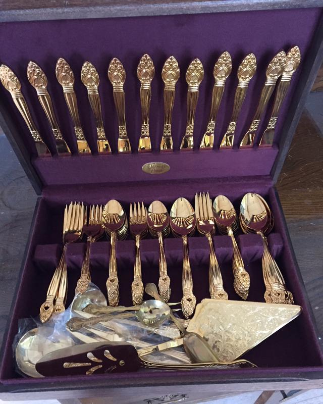 flatware set in case