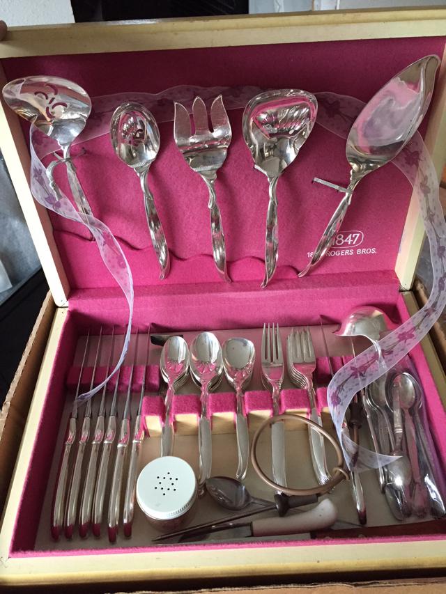 flatware set in case